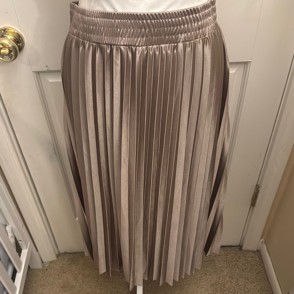 NWOT Studio West Gold Pleated Skirt